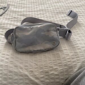lululemon athletica women’s Belt Bag in Gray Camo